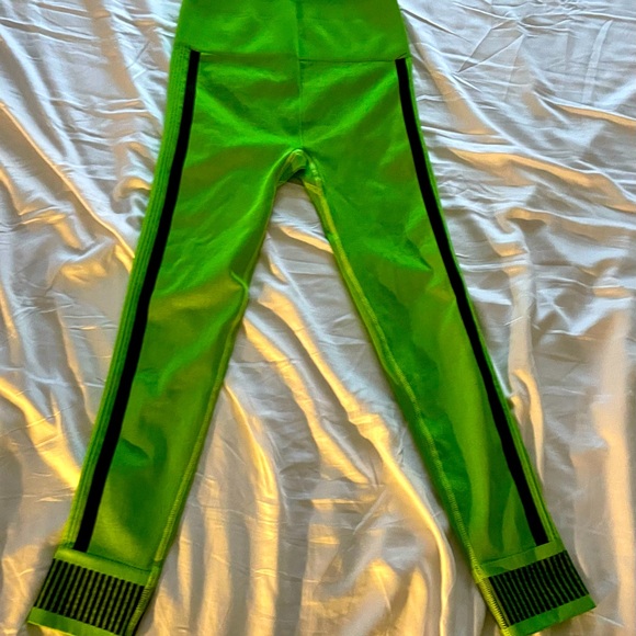 Fabletics - Picture 1 of 7